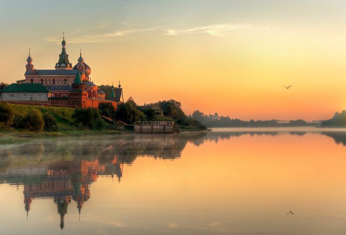 Картинка Никольский монастырь и пейзаж на озере в Старой Ладоге, Россия