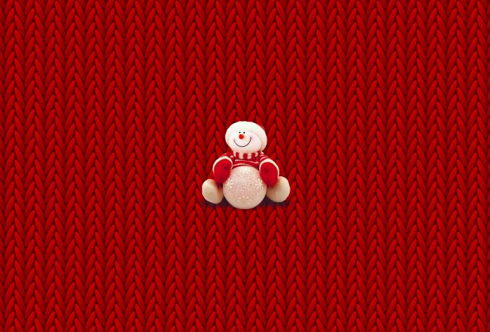 Картинка веселый снеговик на красном фоне, новый год, Рождество