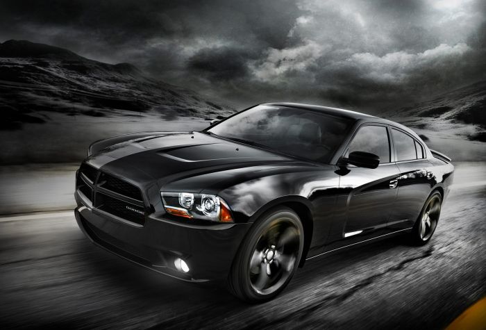 Картинка черный Dodge Charger, машина на скорости едет по дороге