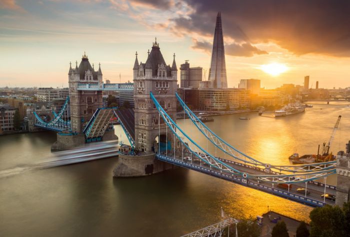 Картинка Тауэрский мост, достопримечательность в центре Лондона, Великобритания