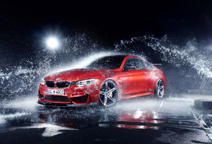 Картинка машина BMW F82 под брызгами воды