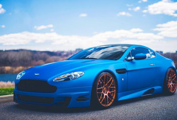 Картинка Aston Martin машина матовая синего цвета