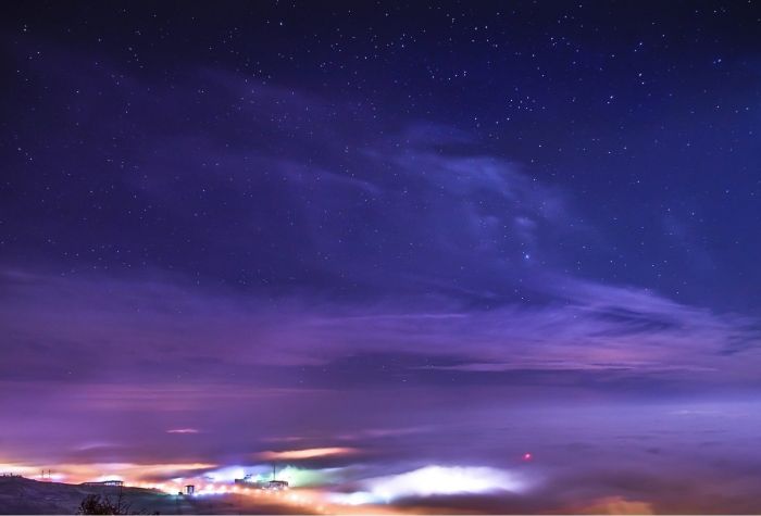 Картинка звездное небо над городом окутанным туманом