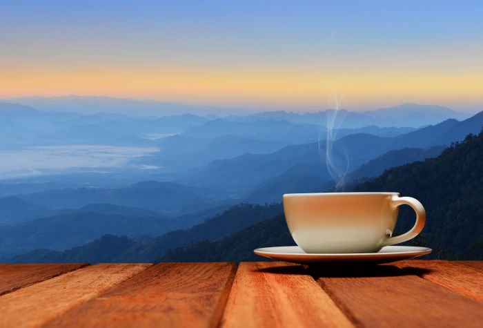 Картинка чашка горячего кофе, утро, рассвет, горы, природа