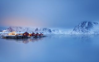 городок, домики на берегу, Лофотенские острова, Норвегия